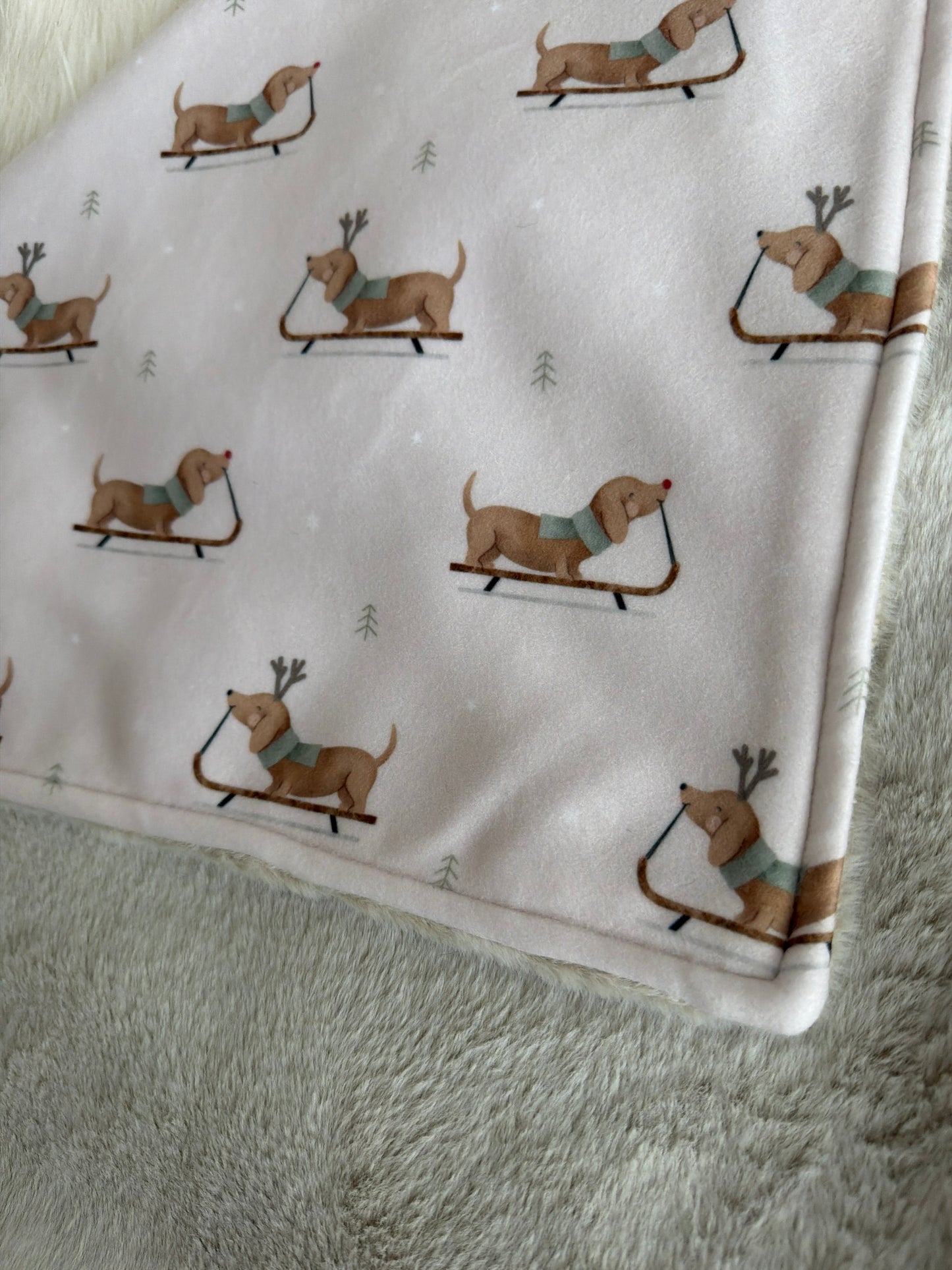 Daisy Sleighs Christmas Snuggle Blanket